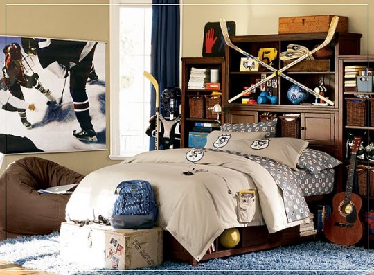 Awesome and Cool Teen Room for Boys: Sporty Teen Boys Room Design with Hockey Stick
