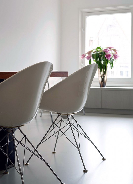 Modern White Plastic Chairs Design