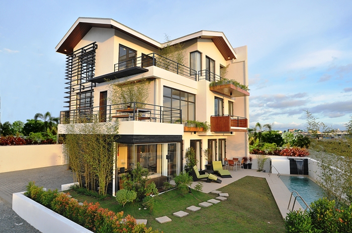 Luxury House Design Modern Style Spacious Balcony with Small Pool ...