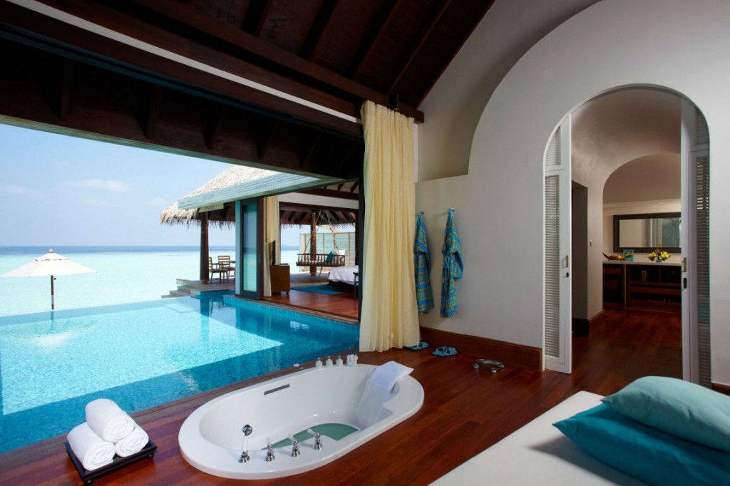 Bathubs view the Beach Anantara Kihavah Villas