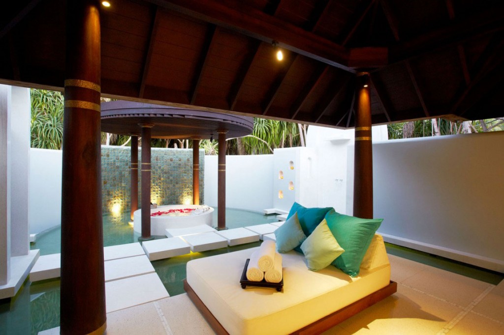 Exotic Bedroom Anantara Kihavah Villas
