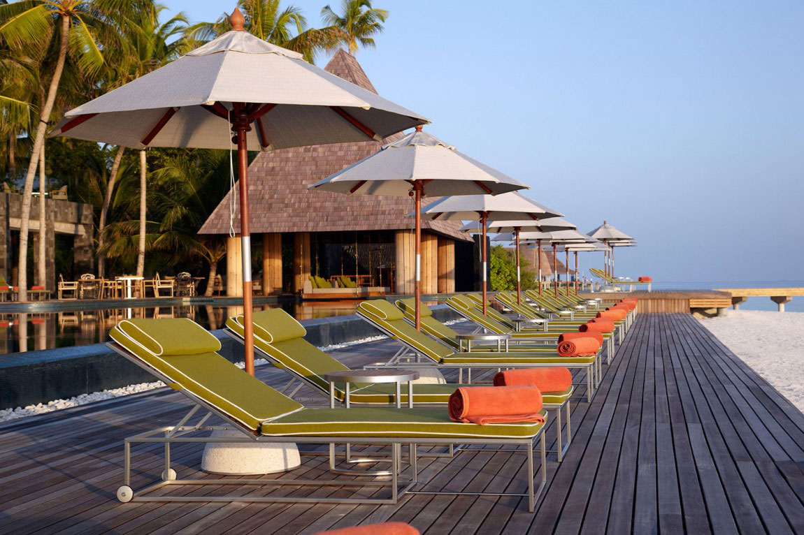 Sunbathe Anantara Kihavah Villas