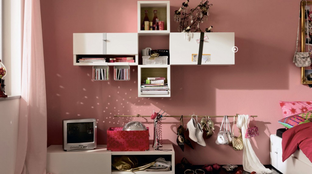 Pinky Trendy Teen Bedroom with White Bookcase