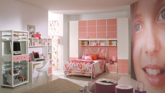 Unique Pink Room with Wall Photos Decoration