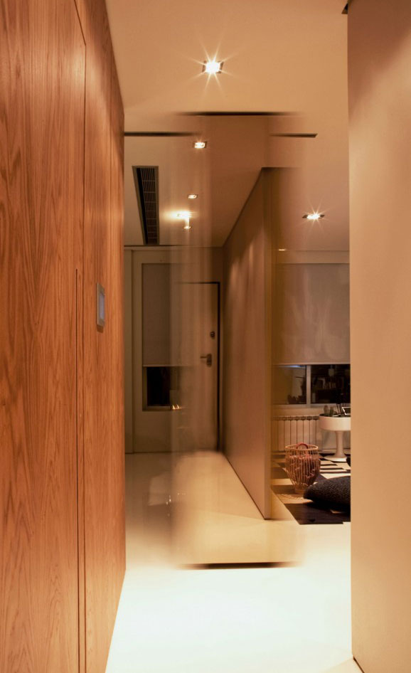 Contemporary Small House Corridor with Good Lighting