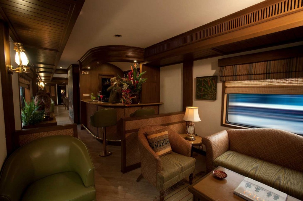 Luxury Train Main Desk with Wooden Furniture