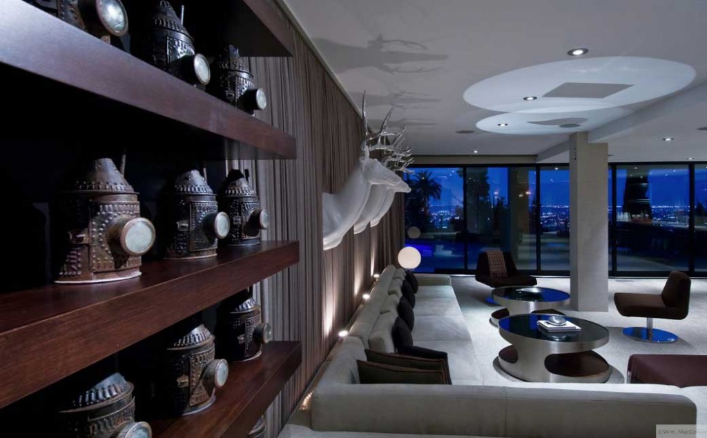 Minimalist Living Room with Antiques Decorations