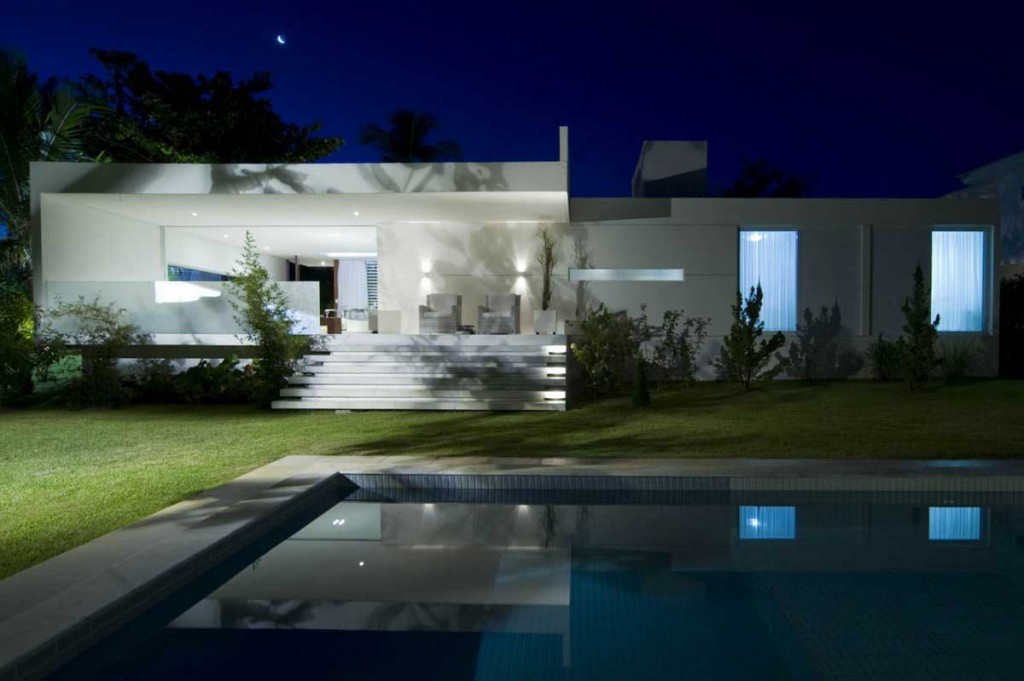 Minimalist Pool Design House Carqueija