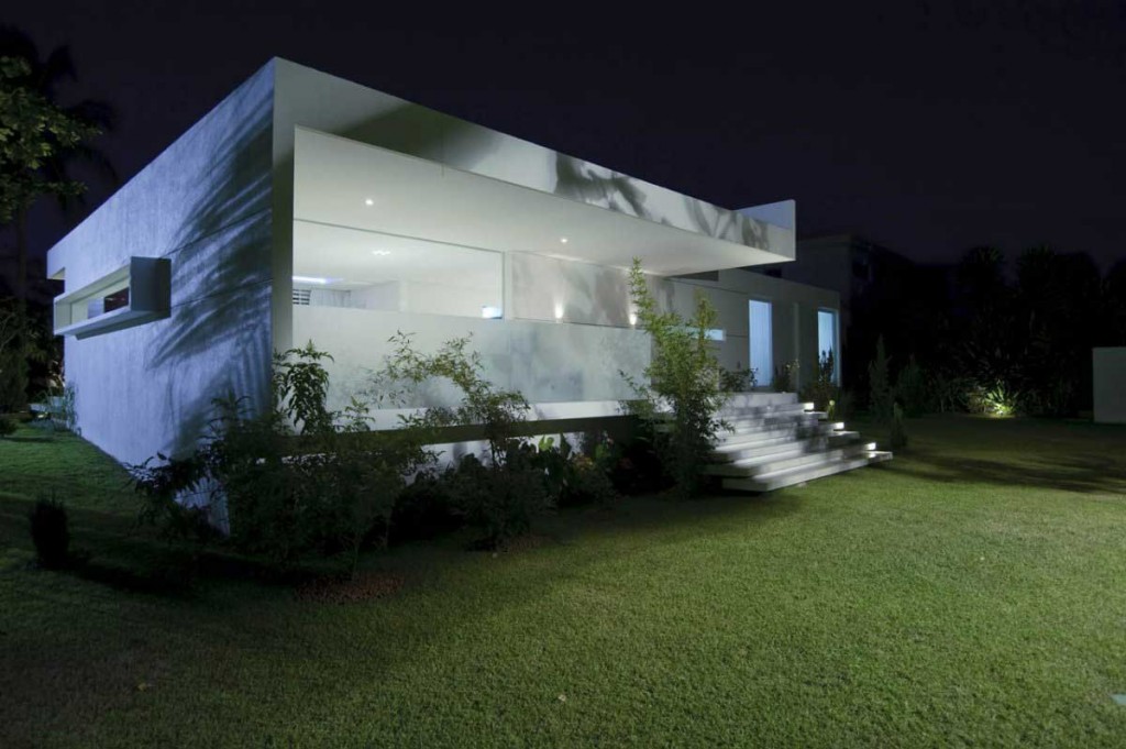 Modern White Tropical House Design Brazil