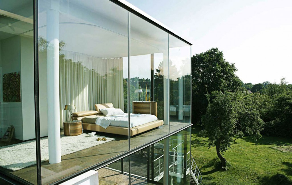 Modern Glass House with Bedroom Face