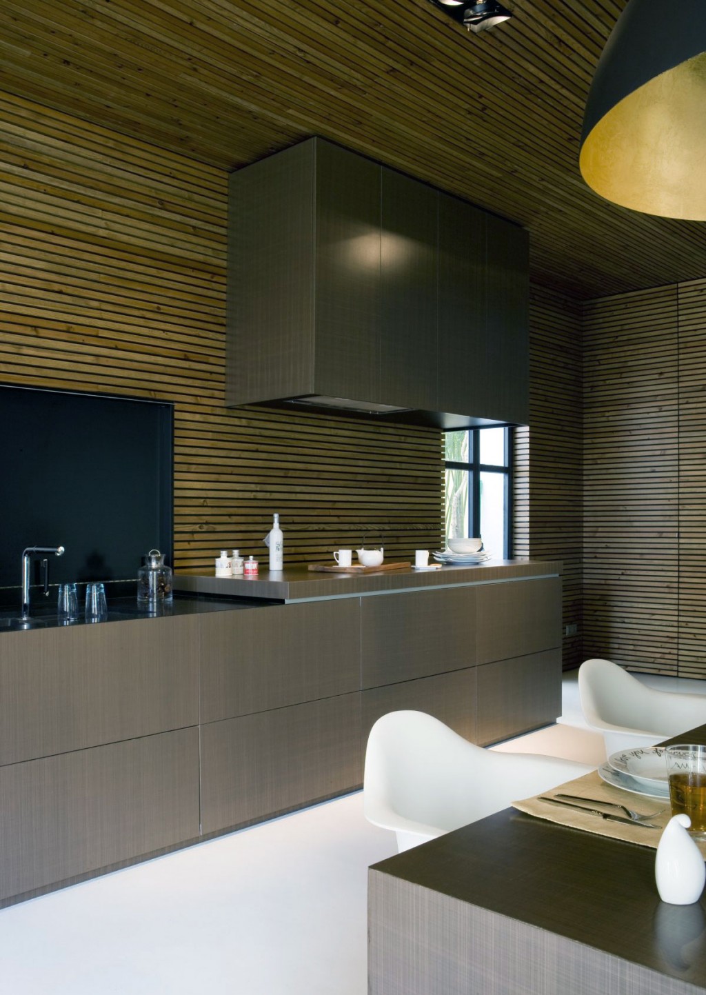 Modern Kitchen with Striped Wall Panel Decor