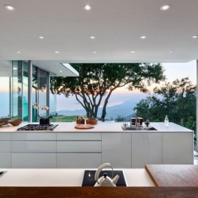 Modern White Kitchen Furniture with Beautiful Natre View