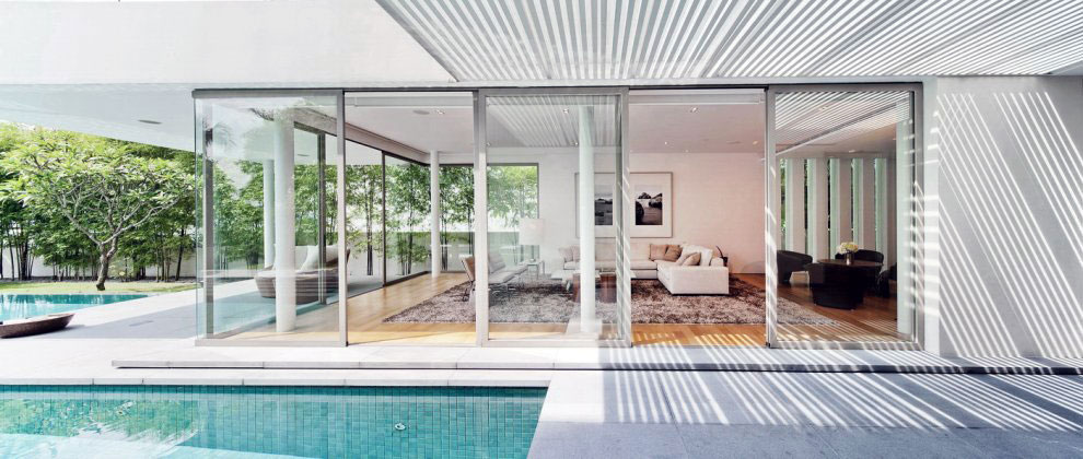 Retractable Glass Walls Living Room Decor