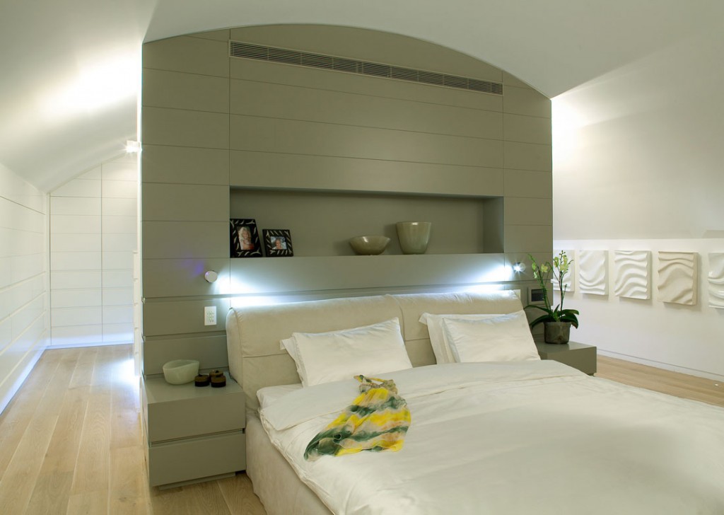 Minimalist Bedroom Residence with Lamp in Backrest
