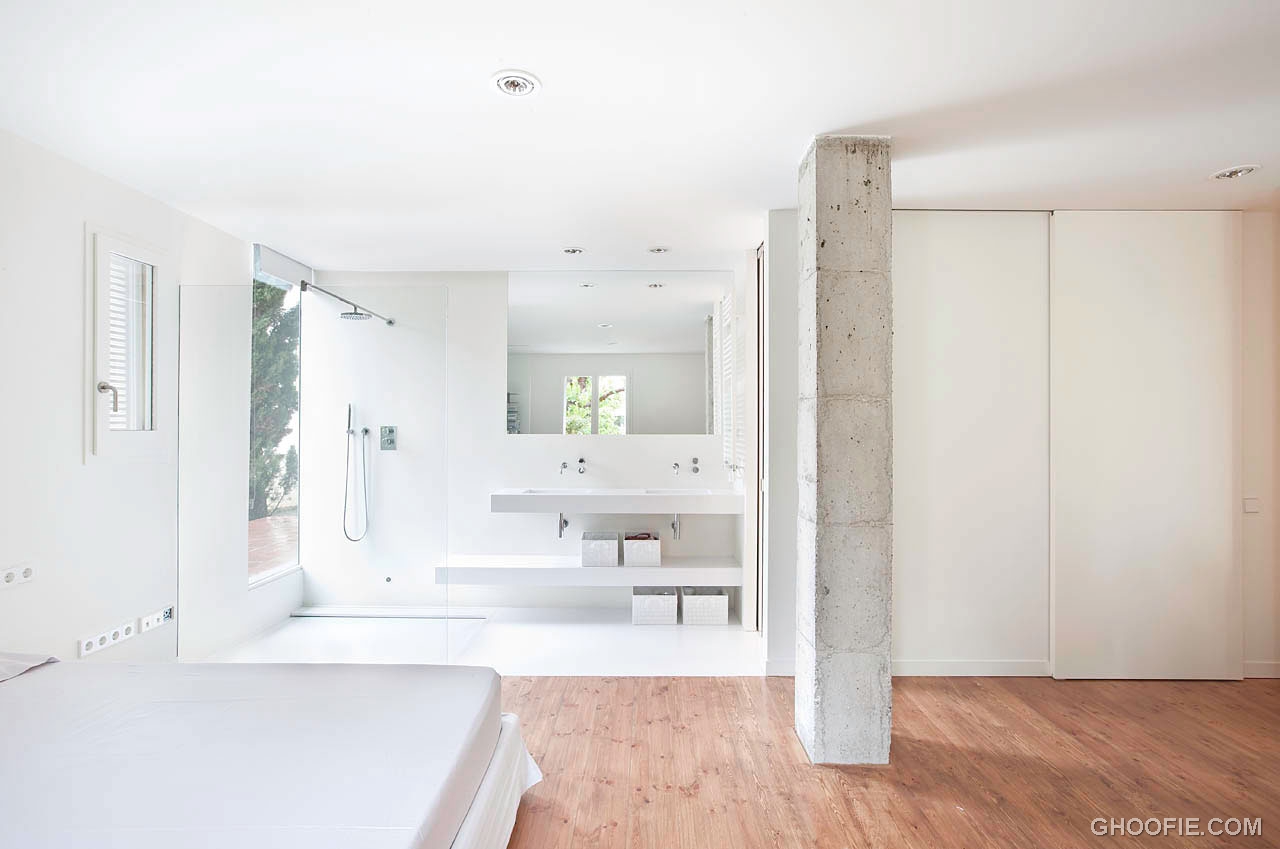 Open Minimalist Bathroom Interior Design