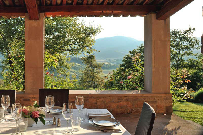Alfresco Dining with Beautiful Vineyards View