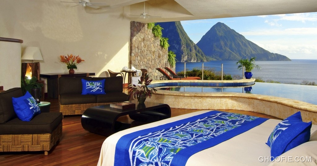Master bedroom Lounge with Amazing Montain View