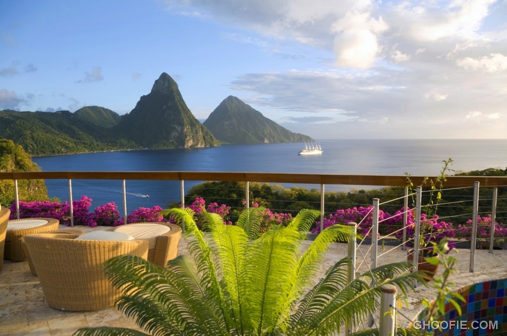 Outdoor Lounge Resort with Amazing Jade Mountain View