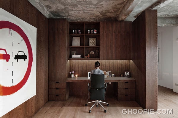 Wooden Home Office Design with Concrete Ceiling