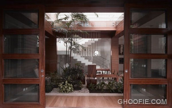 Contemporary Entrance Residence Design Ideas with Sliding Doors